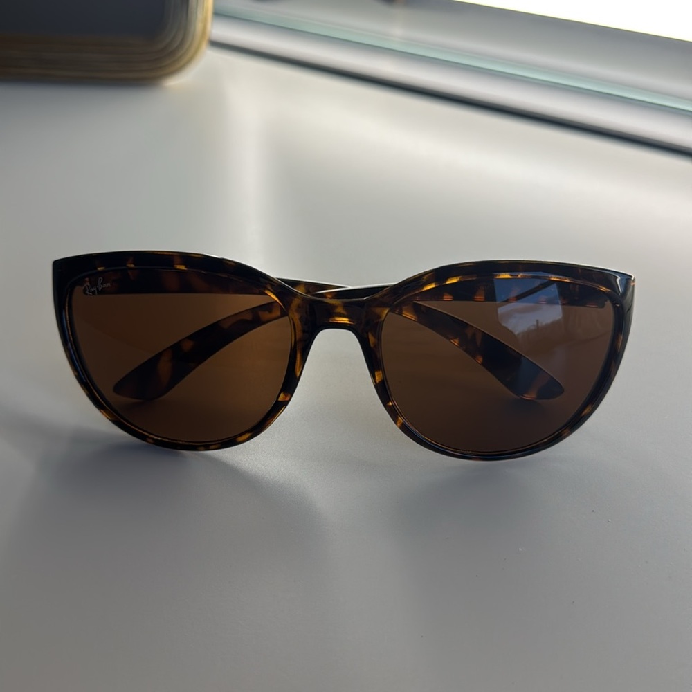 Ray-Ban Sunglasses - Picture 3 of 4